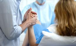 kobieta na sali porodowej