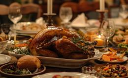 suto zastawiony świąteczny stół