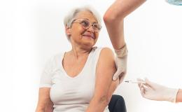 Szczepienie starszej pani